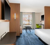 Fairfield Inn & Suites Norfolk Room