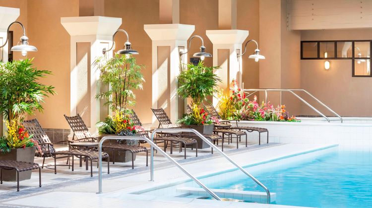Four Points by Sheraton Norwood Pool