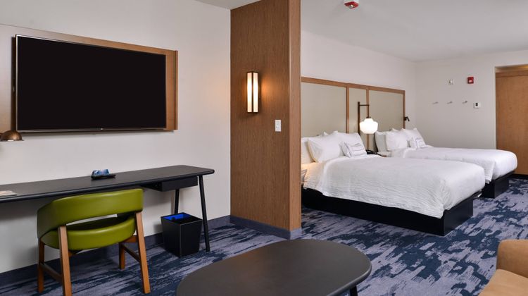Fairfield Inn & Suites Canton Suite