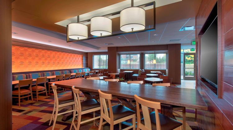 Fairfield Inn & Suites Carrier Circle Restaurant