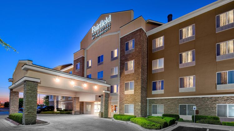 Fairfield Inn & Suites Exterior