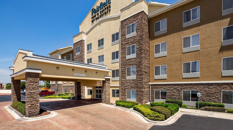 Fairfield Inn & Suites Exterior