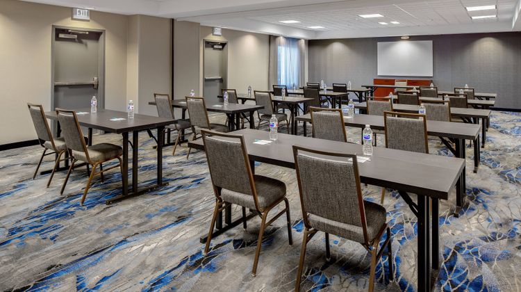 Fairfield Inn & Suites Meeting