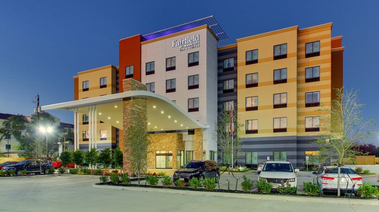 Fairfield Inn & Suites Brookhollow Exterior