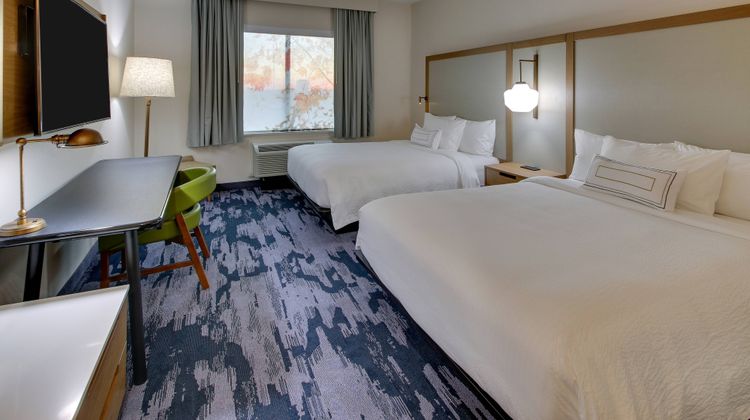 Fairfield Inn & Suites Brookhollow Room