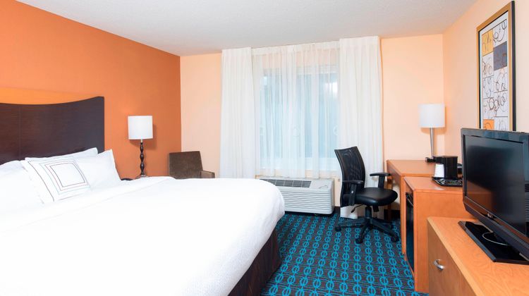 Fairfield Inn & Suites Omaha Downtown Room