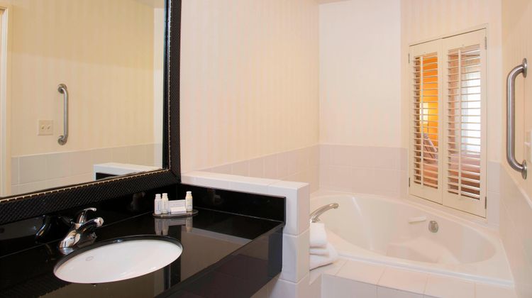 Fairfield Inn & Suites Omaha Downtown Pool