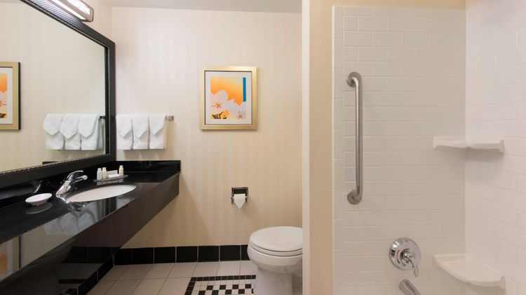 Fairfield Inn & Suites Omaha Downtown Room