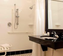 Fairfield Inn & Suites Omaha Downtown Room