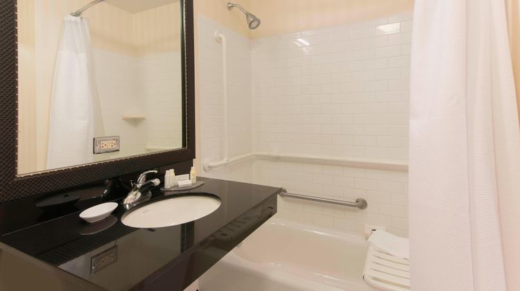Fairfield Inn & Suites Omaha Downtown Room