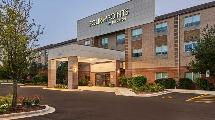 Four Points Sheraton Chicago Schaumburg Exterior