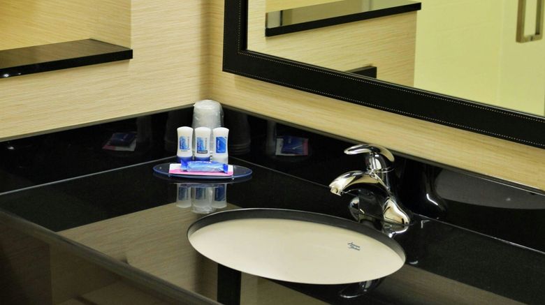 <b>Fairfield Inn & Suites Omaha Northwest Room</b>. Images powered by <a href="https://www.leonardoworldwide.com/" title="Leonardo Worldwide" target="_blank">Leonardo</a>.