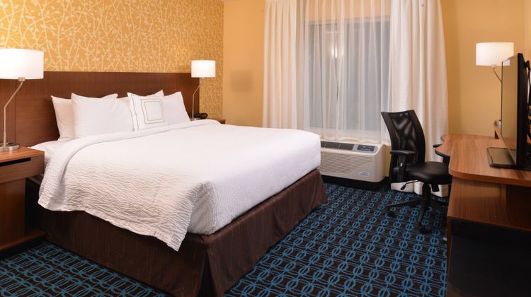 Fairfield Inn & Suites Fremont Room