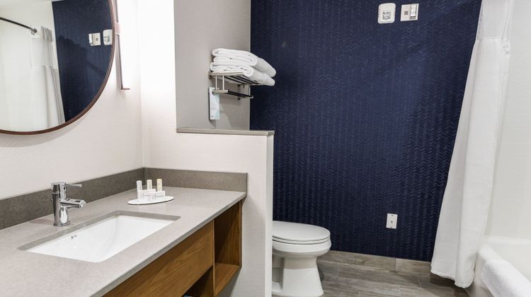 Fairfield Inn & Suites Ontario Room