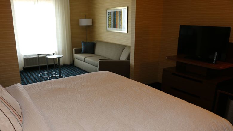 <b>Fairfield Inn & Suites Bowling Green Suite</b>. Images powered by <a href="https://www.leonardoworldwide.com/" title="Leonardo Worldwide" target="_blank">Leonardo</a>.