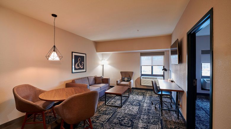 <b>Four Points Cleveland Eastlake Suite</b>. Images powered by <a href="https://www.leonardoworldwide.com/" title="Leonardo Worldwide" target="_blank">Leonardo</a>.