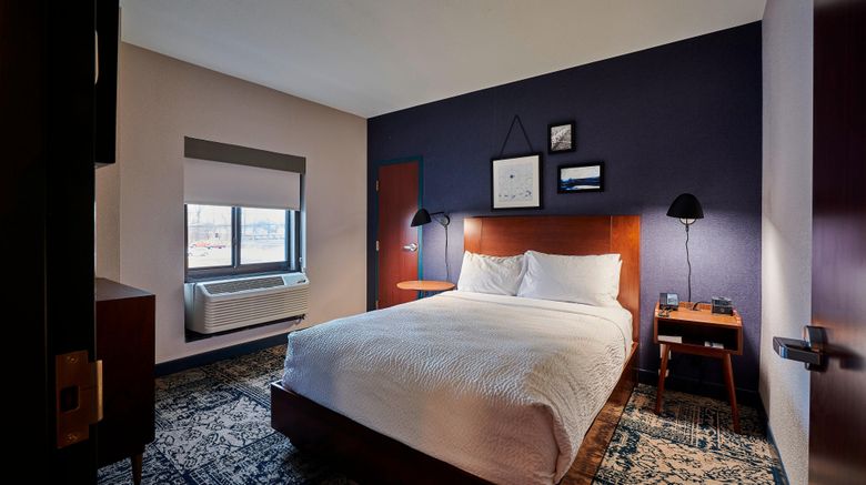 <b>Four Points Cleveland Eastlake Suite</b>. Images powered by <a href="https://www.leonardoworldwide.com/" title="Leonardo Worldwide" target="_blank">Leonardo</a>.