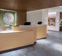 Fairfield Inn & Suites Waterfront Lobby