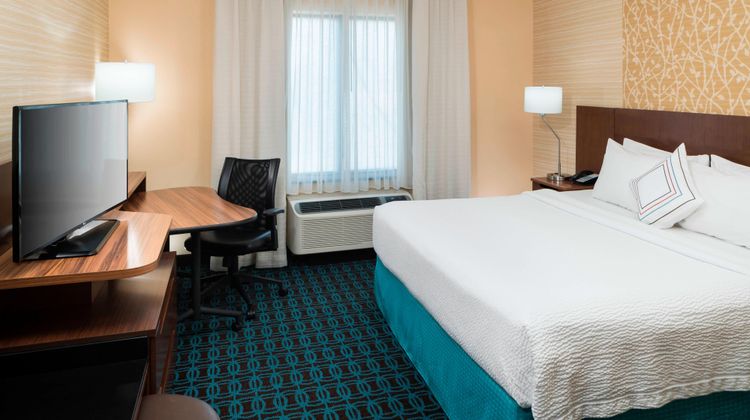 Fairfield Inn & Suites Houston Pasadena Room