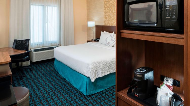 Fairfield Inn & Suites Houston Pasadena Room
