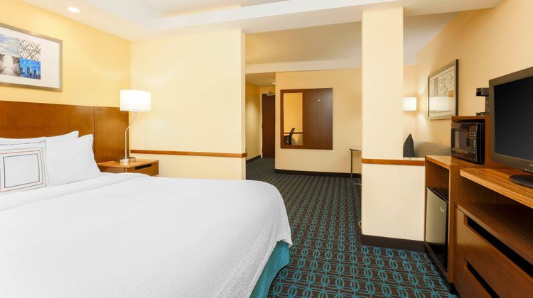Fairfield Inn & Suites Tampa Brandon Room