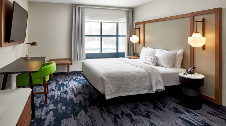 Fairfield Inn & Suites Norfolk Airport Room
