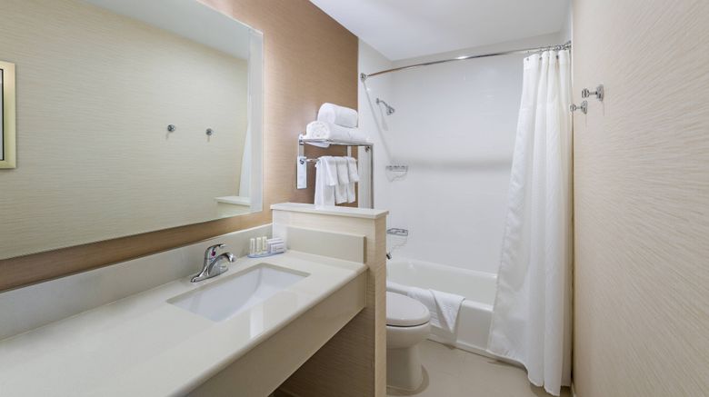 <b>Fairfield Inn & Suites Uncasville Room</b>. Images powered by <a href="https://www.leonardoworldwide.com/" title="Leonardo Worldwide" target="_blank">Leonardo</a>.
