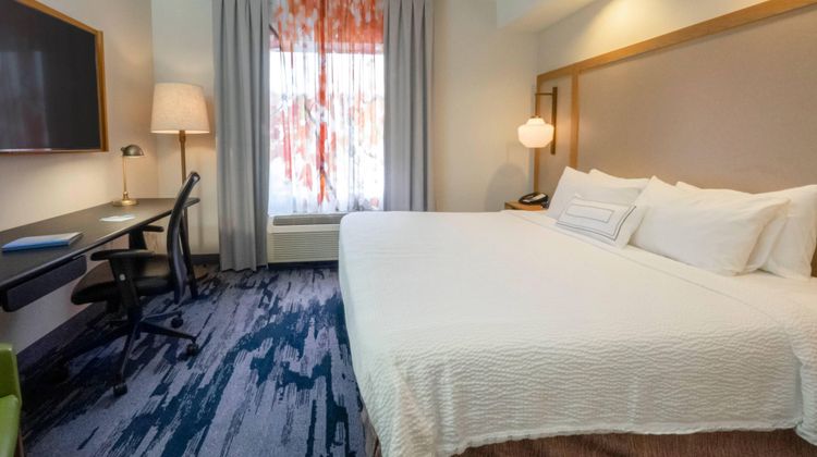 Fairfield Inn & Suites Hazleton Suite