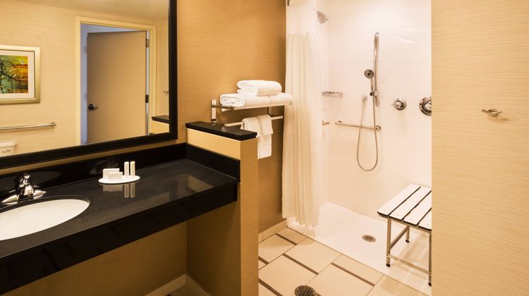 Fairfield Inn & Suites Johnson City Room