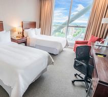 Four Points by Sheraton Los Angeles Room