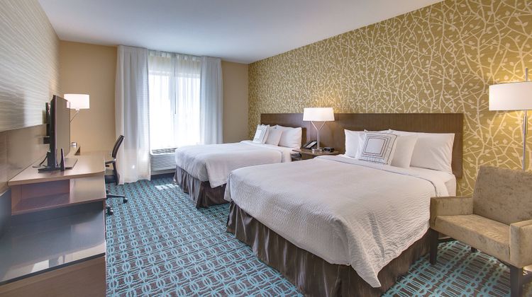 Fairfield Inn & Suites Wichita East Room