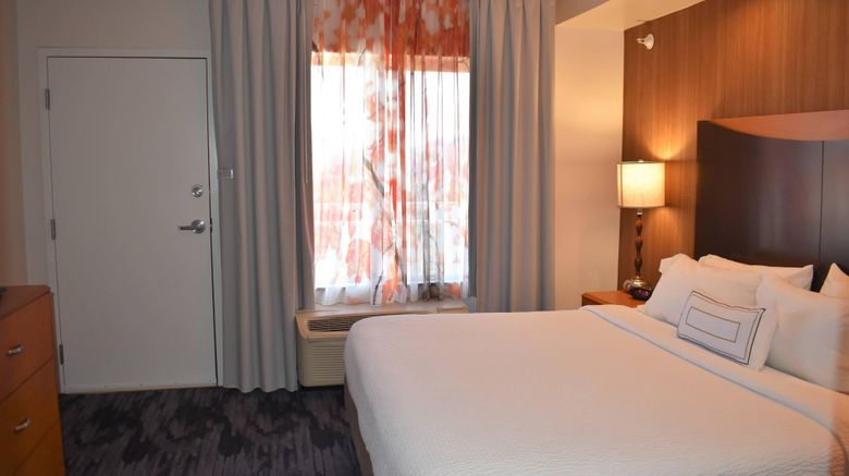 <b>Fairfield Inn & Suites Suite</b>. Images powered by <a href="https://www.leonardoworldwide.com/" title="Leonardo Worldwide" target="_blank">Leonardo</a>.