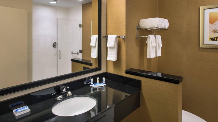 Fairfield Inn & Suites New Castle Room