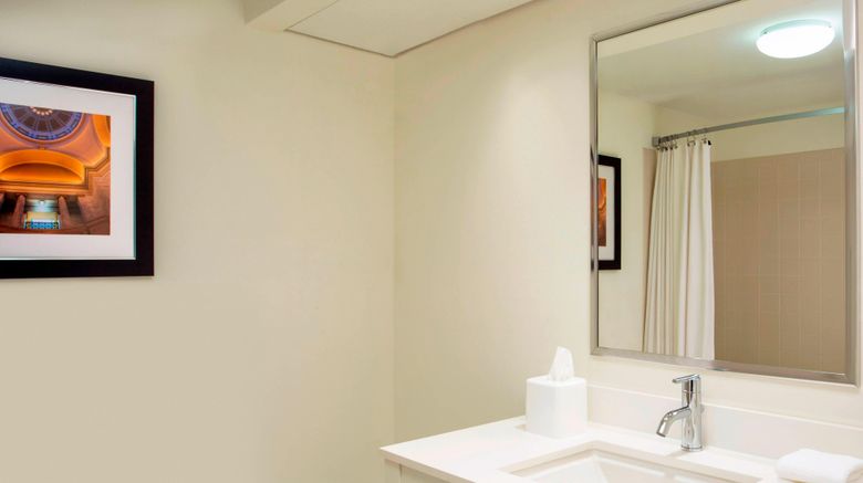 <b>Four Points by Sheraton Bentonville Room</b>. Images powered by <a href="https://www.leonardoworldwide.com/" title="Leonardo Worldwide" target="_blank">Leonardo</a>.