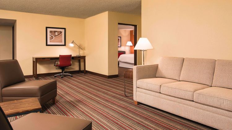 Four Points by Sheraton Bentonville Suite