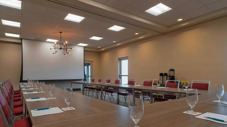 Four Points by Sheraton Midland Meeting