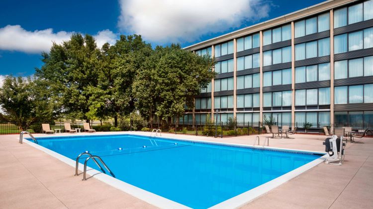 Four Points by Sheraton Kansas City Arpt Pool