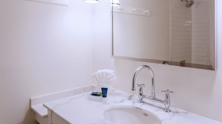 <b>Four Points by Sheraton San Diego Room</b>. Images powered by <a href="https://www.leonardoworldwide.com/" title="Leonardo Worldwide" target="_blank">Leonardo</a>.