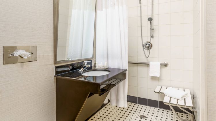 Fairfield Inn & Suites Peoria East Room