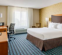 Fairfield Inn & Suites Peoria East Room