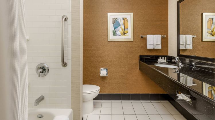 Fairfield Inn & Suites Peoria East Room