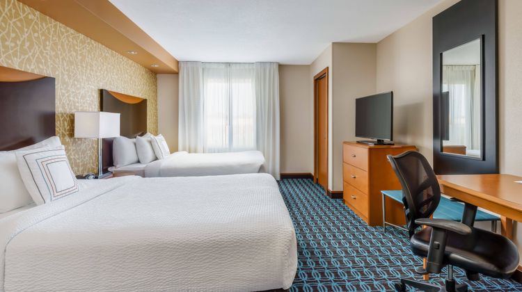 Fairfield Inn & Suites Peoria East Room