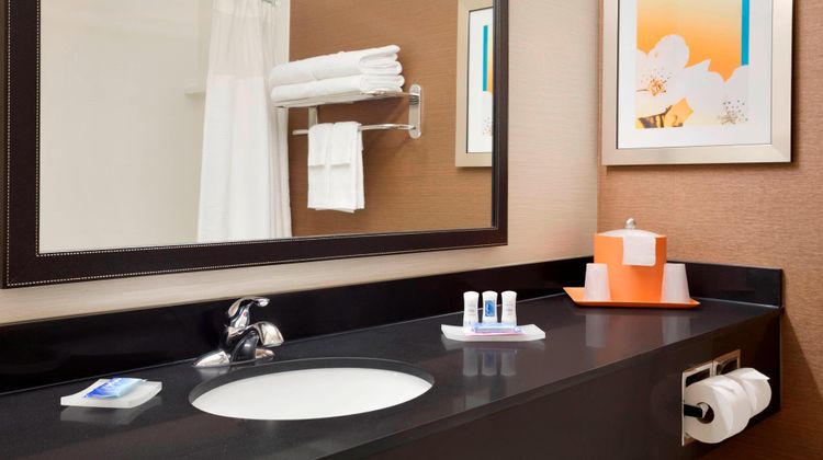 Fairfield Inn & Suites Tyler Room