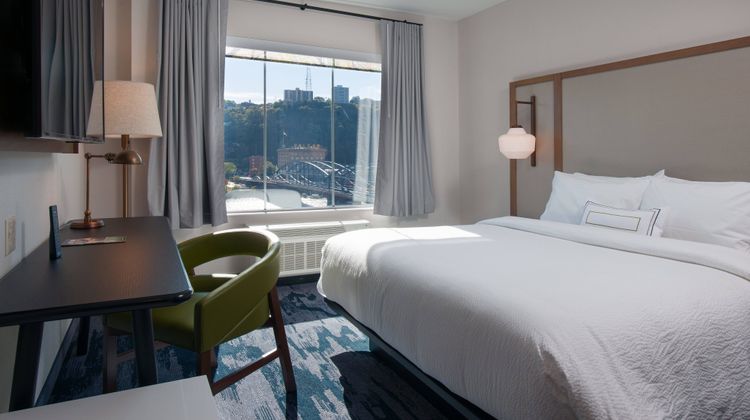 Fairfield Inn & Suites Downtown Room