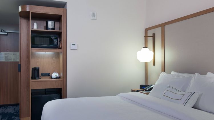 Fairfield Inn & Suites Downtown Room