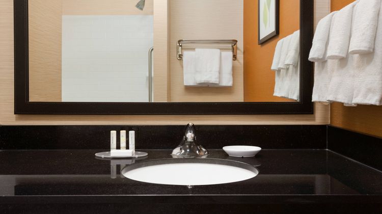 Fairfield Inn & Suites by Marriott Room