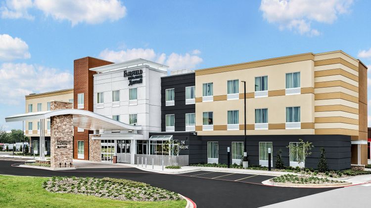 Fairfield Inn & Suites Van Exterior