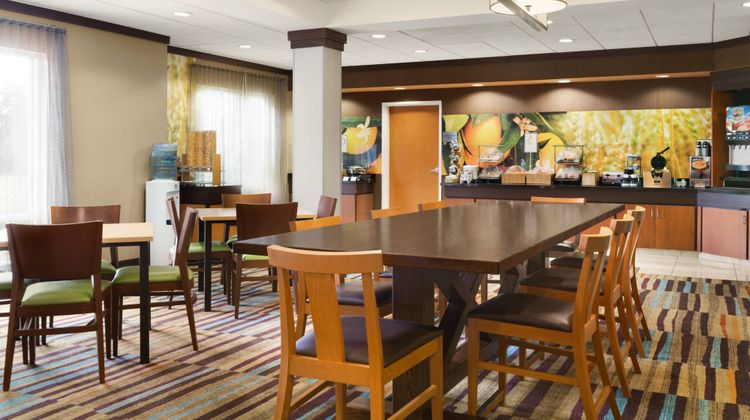 Fairfield Inn & Suites by Marriott Restaurant