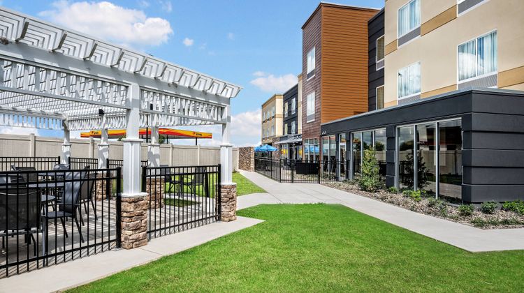 Fairfield Inn & Suites Van Exterior