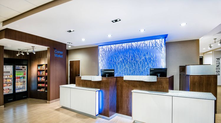 Fairfield Inn & Suites Van Lobby